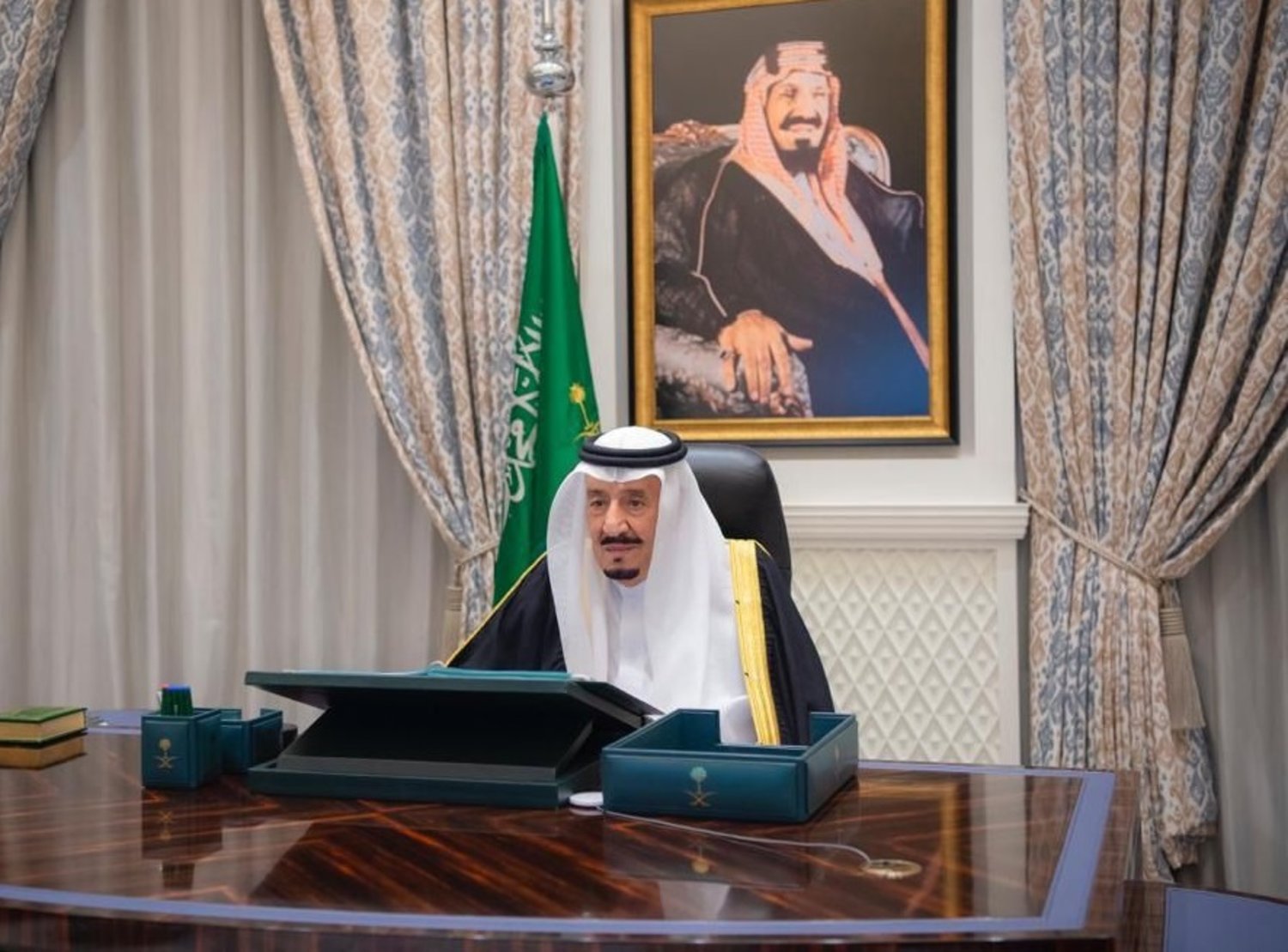 King Salman chairs a government meeting on Tuesday. (SPA)