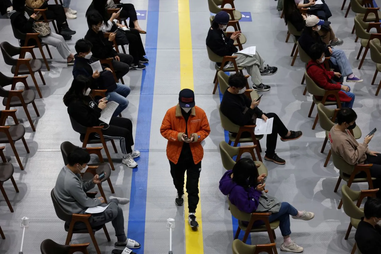 A man who got a dose of the Pfizer-BioNTech coronavirus disease (COVID-19) vaccine leaves a COVID-19 vaccination center in Seoul, South Korea, October 29, 2021. (Reuters)
