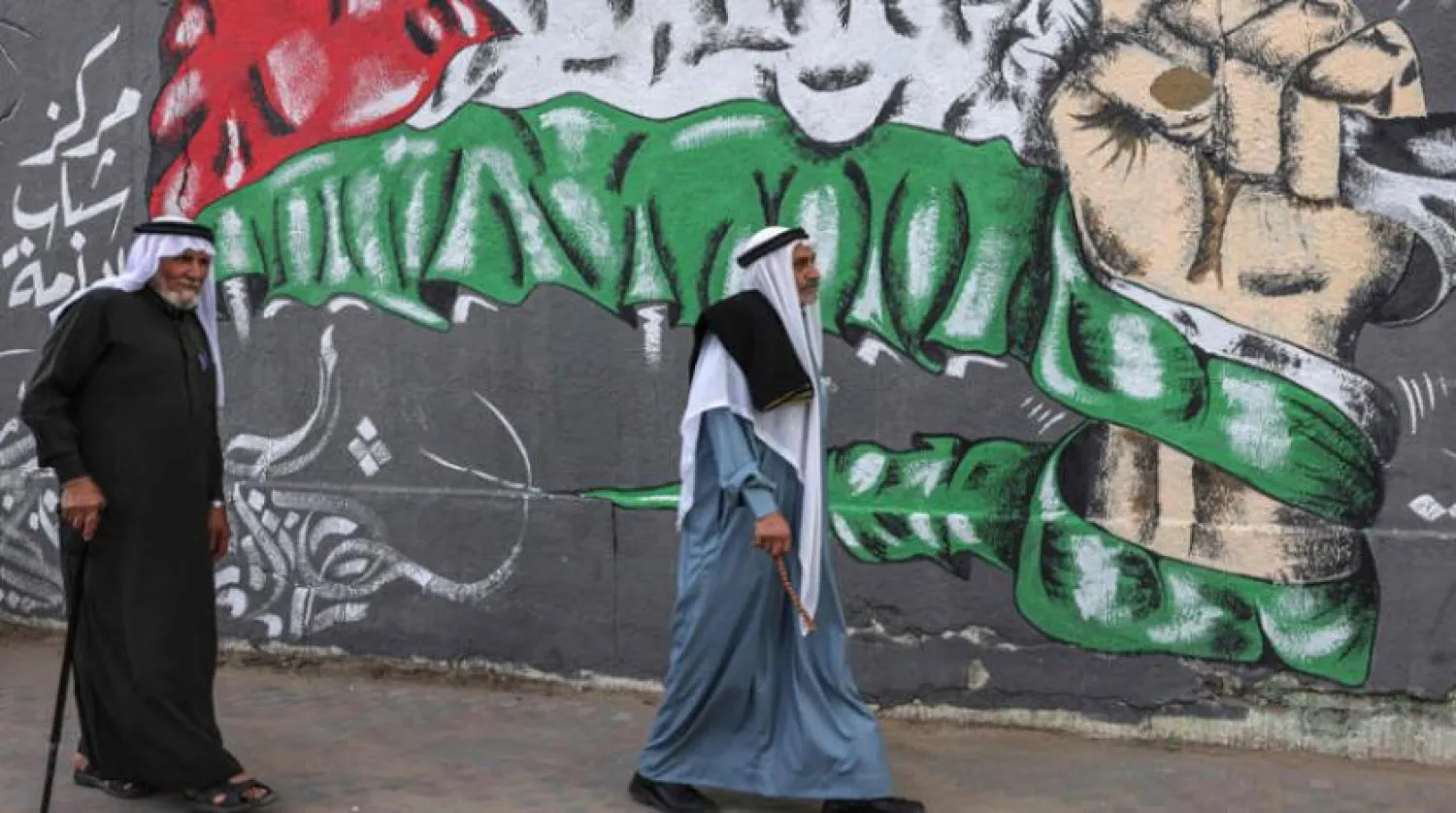 Han Yunus’ta Balfour Deklarasyonu’nun 104. yıldönümü anısına bir duvar resmi (AFP)