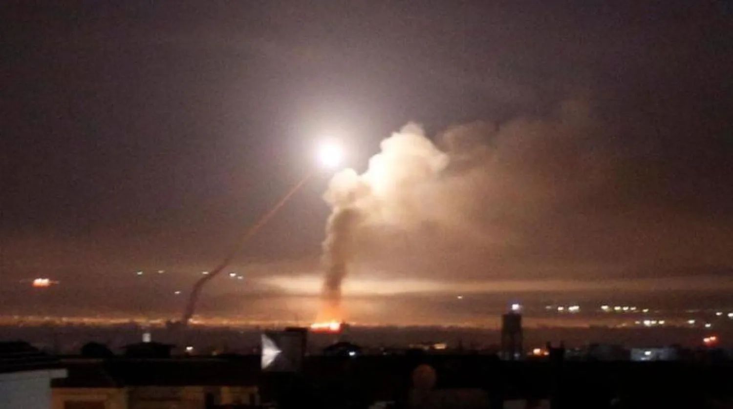 İsrail’in Suriye’deki İran hedeflerine düzenlediği hava saldırısı sonucu dumanlar yükseldi (Reuters)