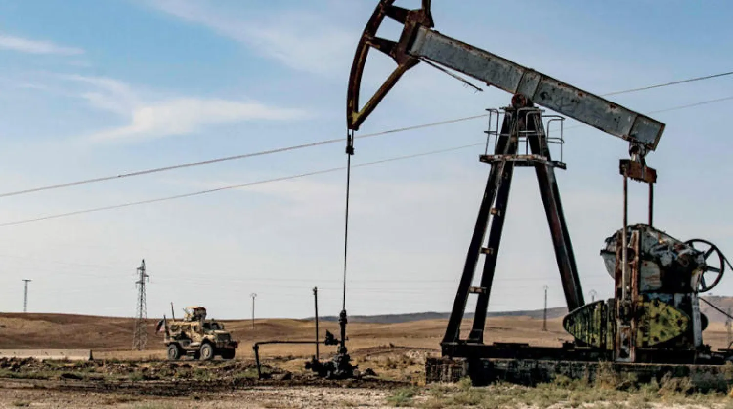 عربة أميركية قرب منشآت نفطية شمال شرقي سوريا في الأول من الشهر الجاري (أ.ف.ب)