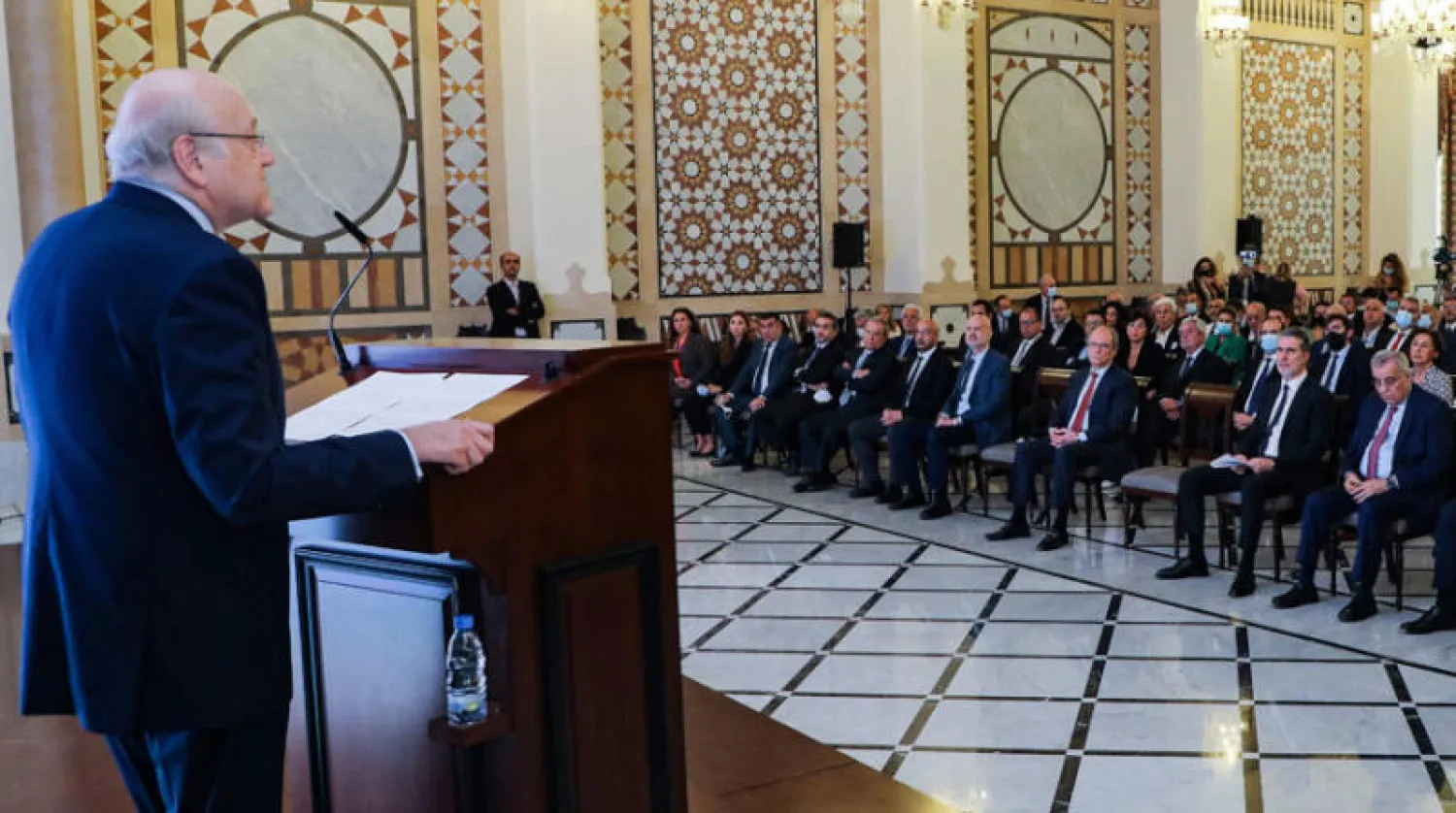 شدد سياسيون الضغوط على الرئيس نجيب ميقاتي في ظل تعثر جهود تسوية الأزمة التي تسبب بها وزير الإعلام (دالاتي ونهرا / أ.ف.ب)