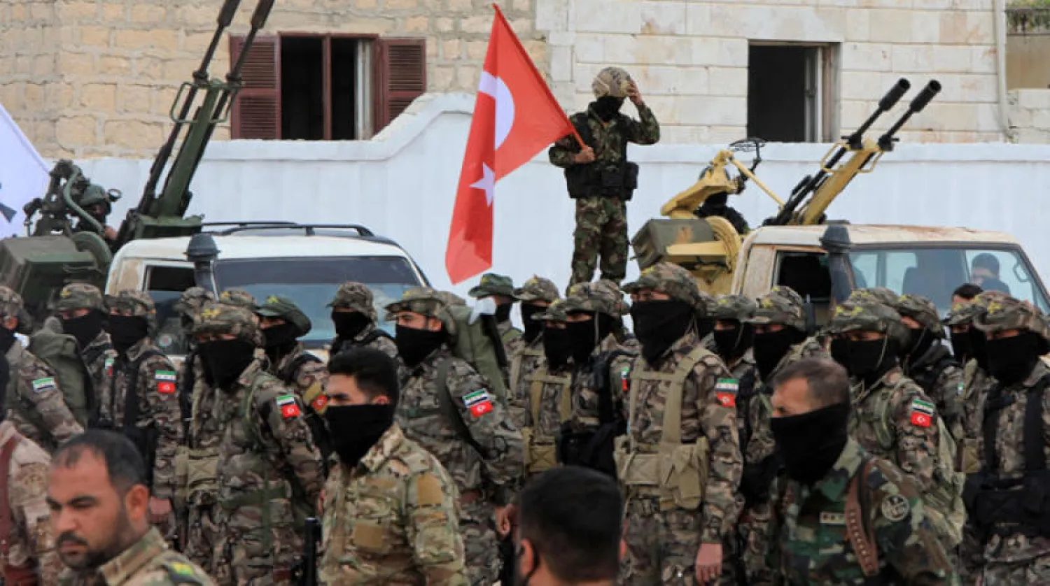 مقاتلون من فصيل سوري مدعوم من تركيا خلال تمارين عسكرية بعفرين (شمال سوريا) في الأول من نوفمبر الحالي (أ.ف.ب)