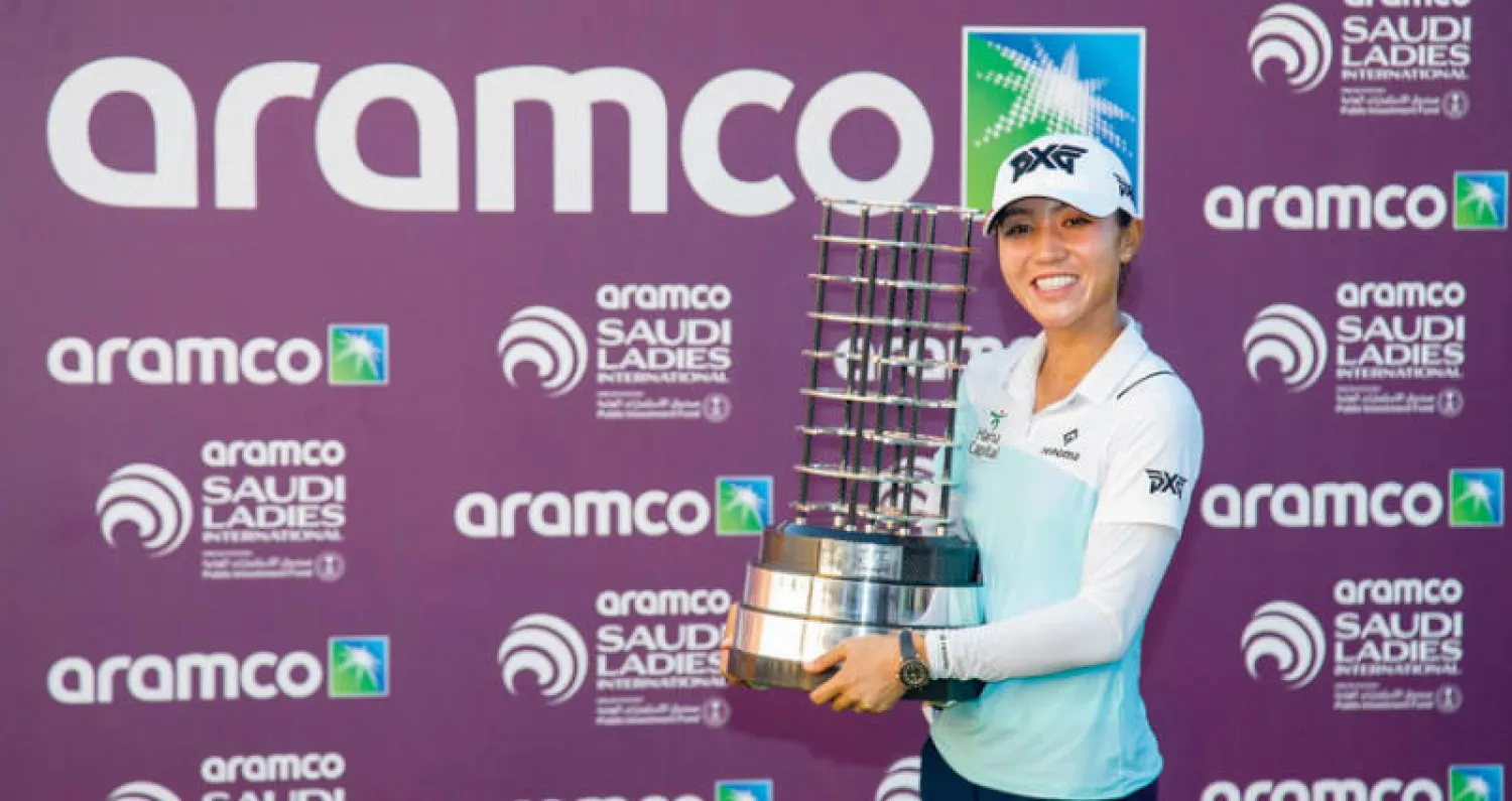 النيوزلندية ليديا كو تحتفل بكأس البطولة (الشرق الأوسط)