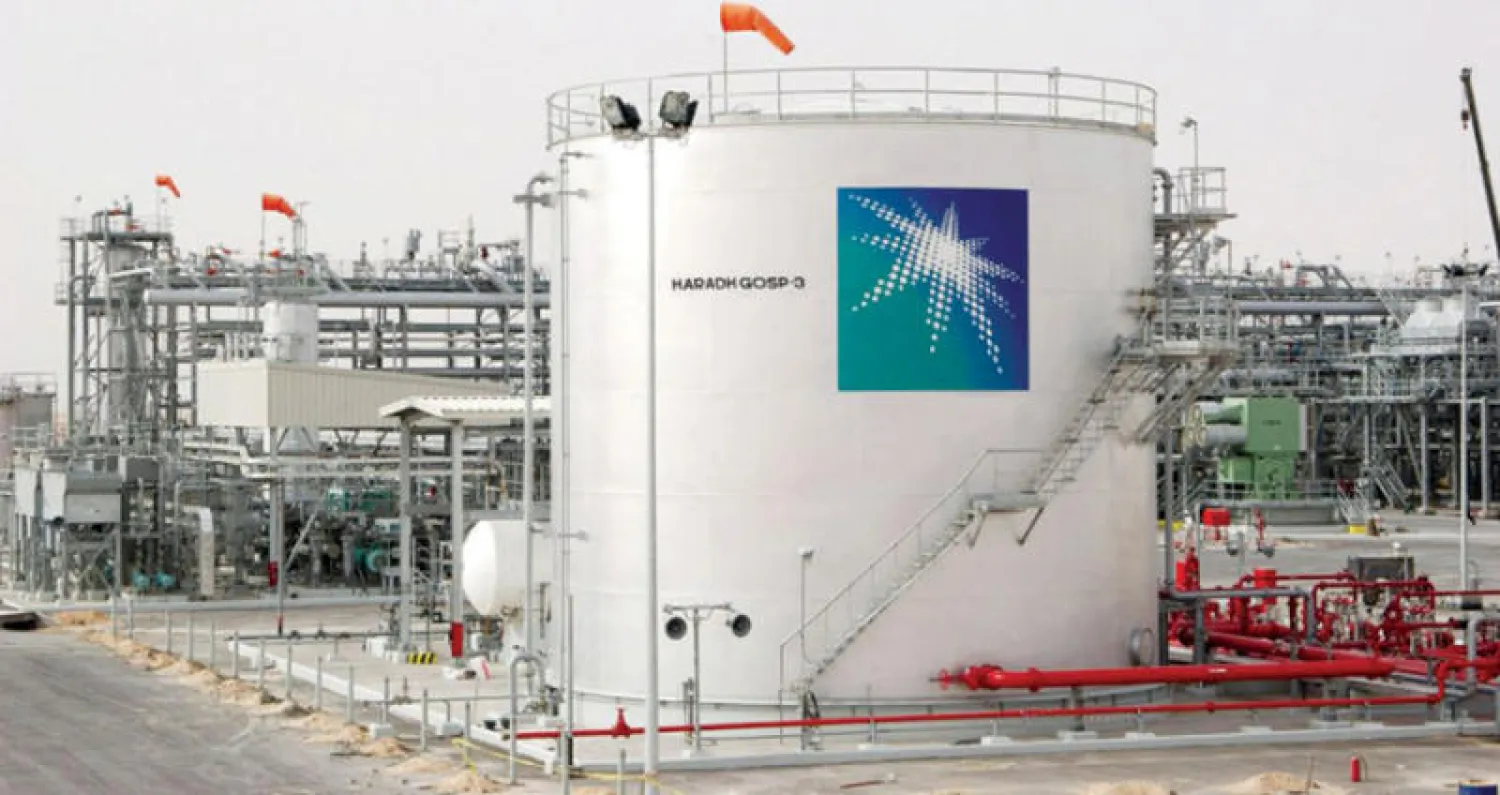 رفعت أرامكو السعودية يوم الجمعة أسعار الخام لعملائها في آسيا والولايات المتحدة وأوروبا (رويترز)