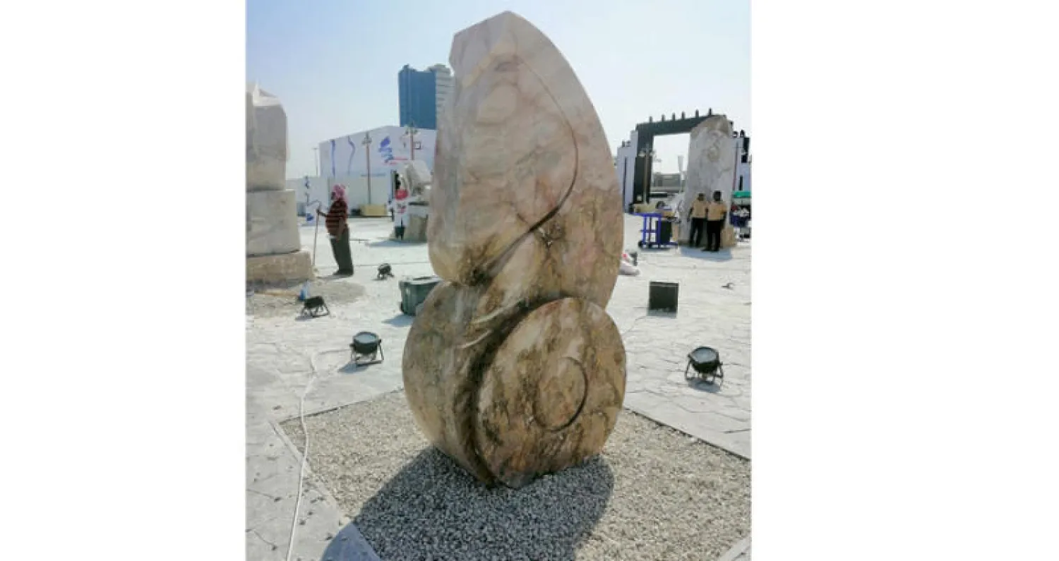 عمل للنحات عصام جميل شكّله من الأحجار (الشرق الأوسط)
