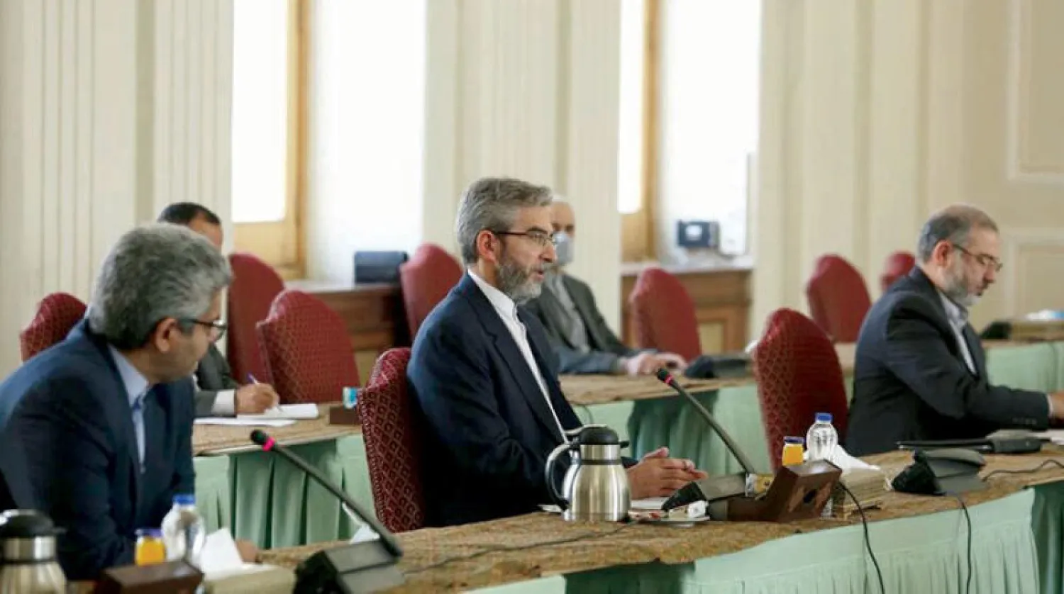 نائب وزير الخارجية الإيراني علي باقري كني خلال اجتماع مع مبعوث الاتحاد الأوروبي ومنسق المحادثات إنريكي مورا الشهر الماضي (الخارجية الإيرانية)