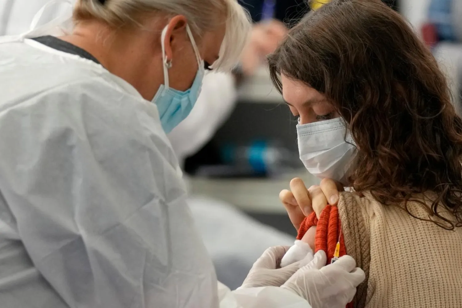 Gelecekteki aşılar en başından Kovid-19'un tüm varyantlarına karşı etkili olabilir (AP)