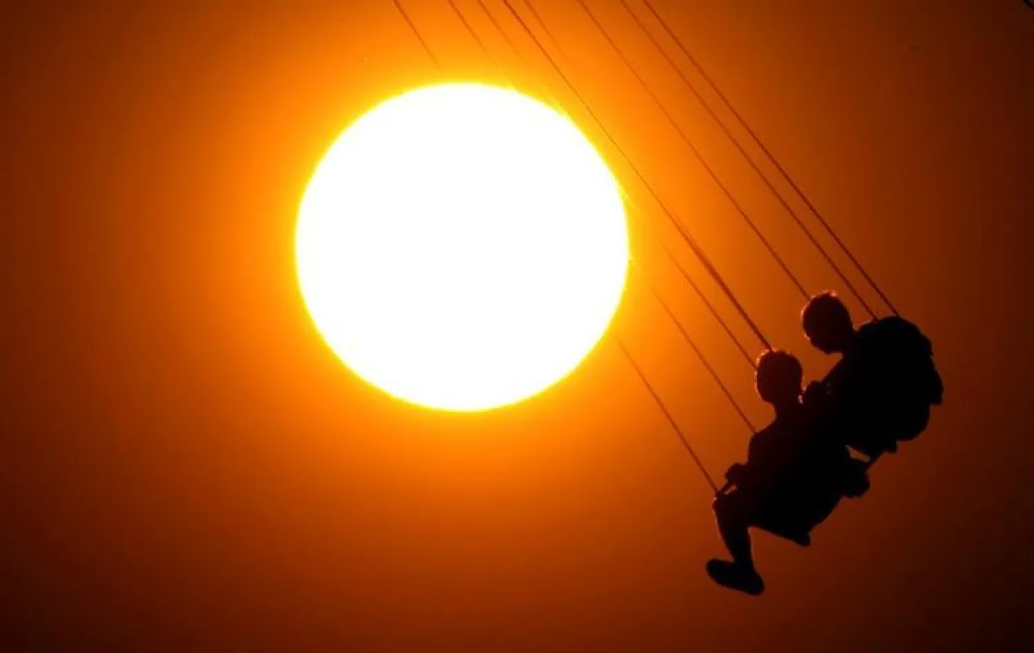 العلماء ليس لديهم فكرة عن مدى مرونة البنية التحتية الحالية للإنترنت في مواجهة النشاط الشمسي الكبير (رويترز)