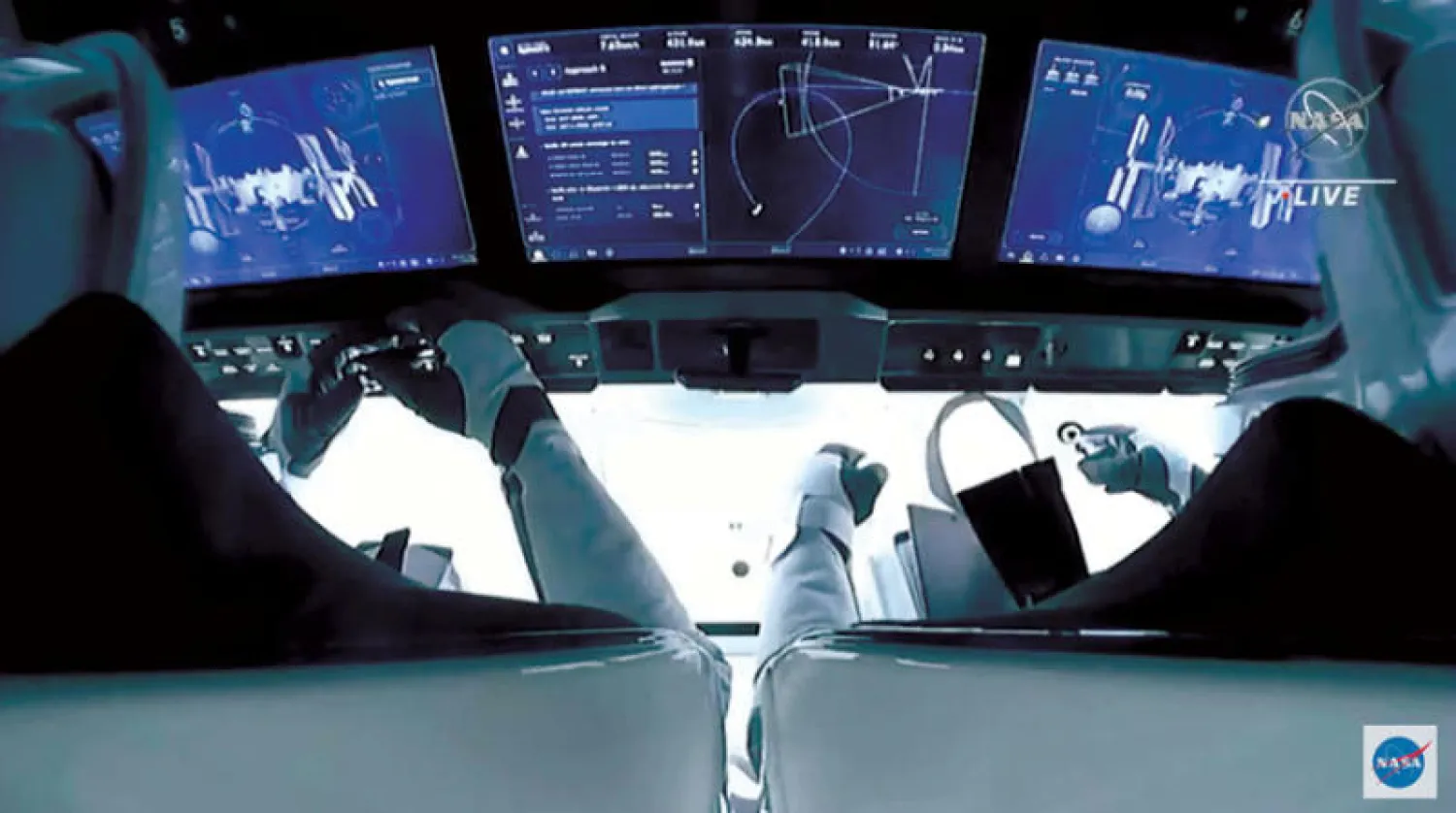 كبسولة سبايس إكس تنقل أربعة رواد فضاء (أ.ب)