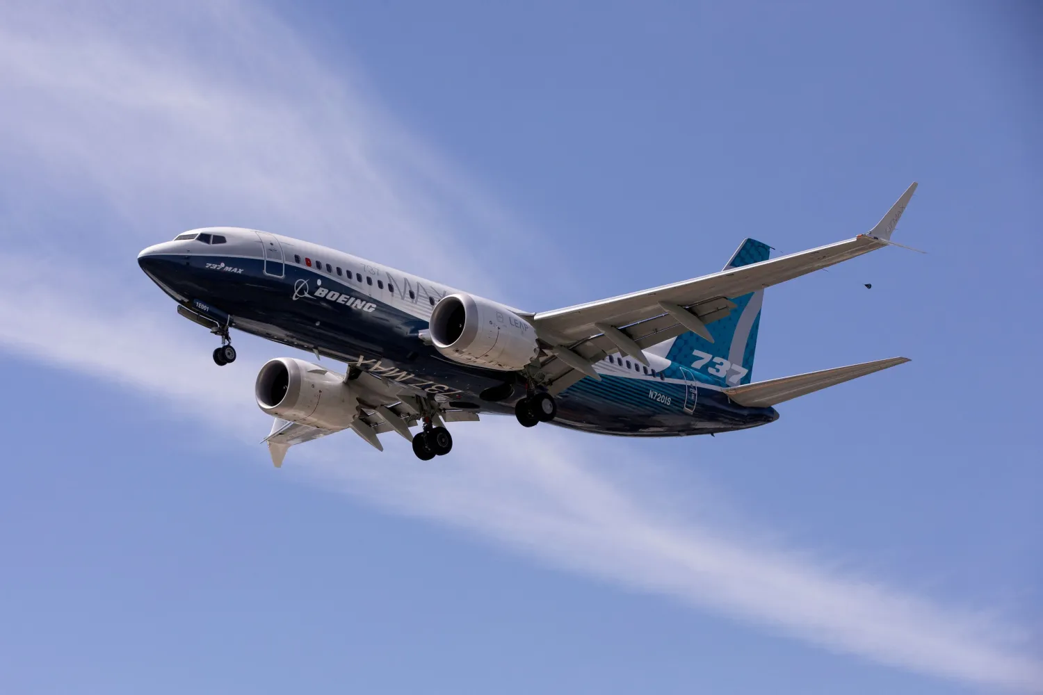 A Boeing 737 MAX airplane lands after a test flight at Boeing Field in Seattle, Washington, US June 29, 2020. REUTERS/Karen Ducey/File Photo


