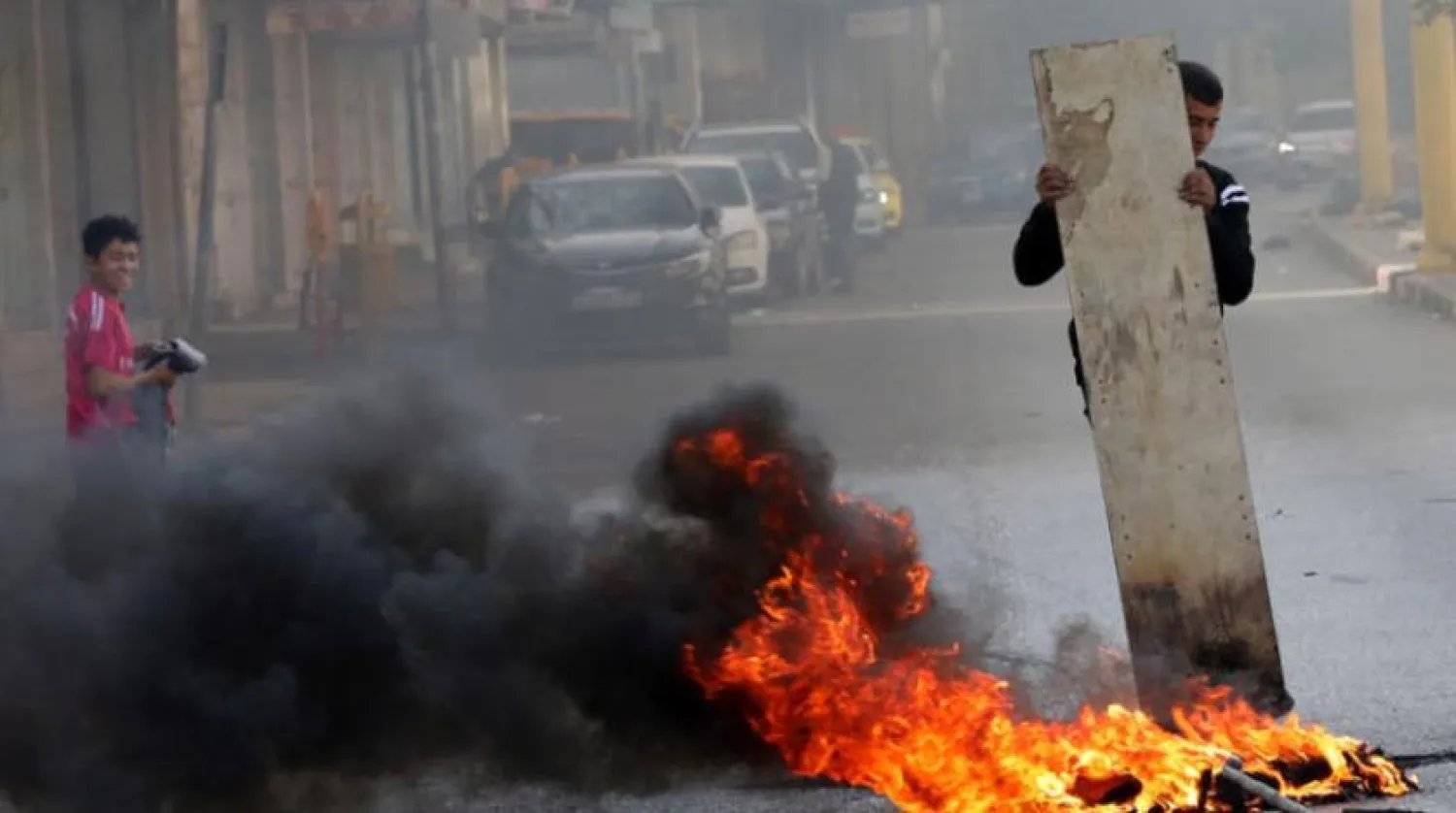 Clashes in Hebron on Friday during Palestinian solidarity marches with prisoners on hunger strike in Israel (EPA)
