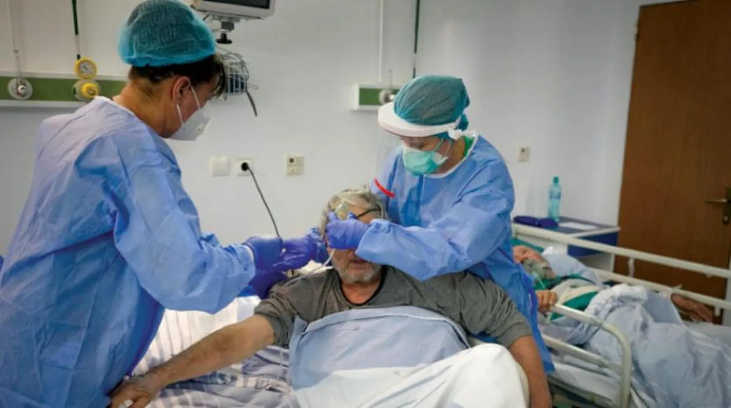 Romanya, Bükreş’te Kovid-19 hastalarına tahsis edilen yoğun bakım ünitesi (AP)