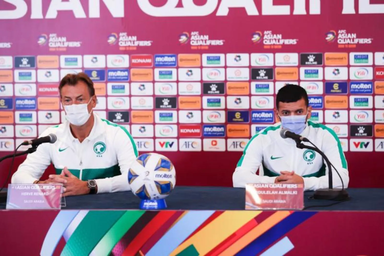 رينارد والمالكي في المؤتمر الصحافي (الشرق الأوسط)