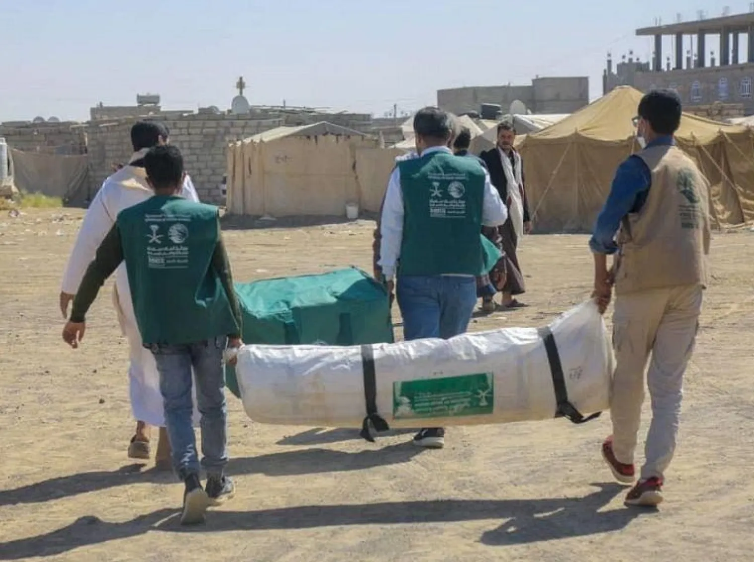 KSrelief delivers aid to the displaced in Yemen's Marib - SPA