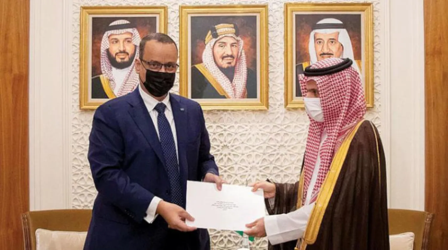 Saudi Foreign Minister Prince Faisal bin Farhan and his Mauritanian counterpart Ismael Ould Cheikh Ahmed (SPA)