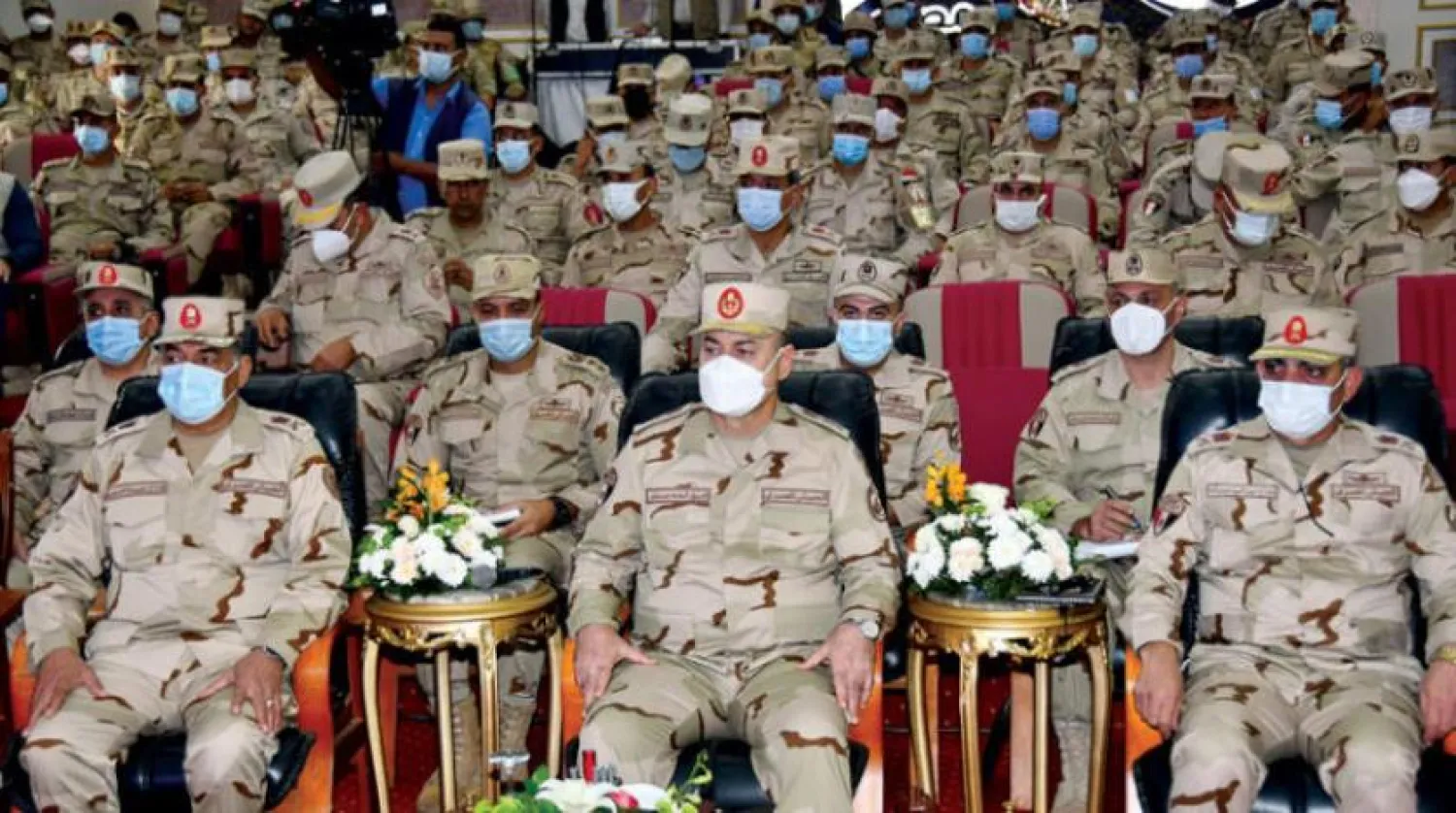 Genelkurmay Başkanı Usame Rüşdi Asker bir eğitim projesi sırasında (Mısır Genelkurmay Başkanlığı)