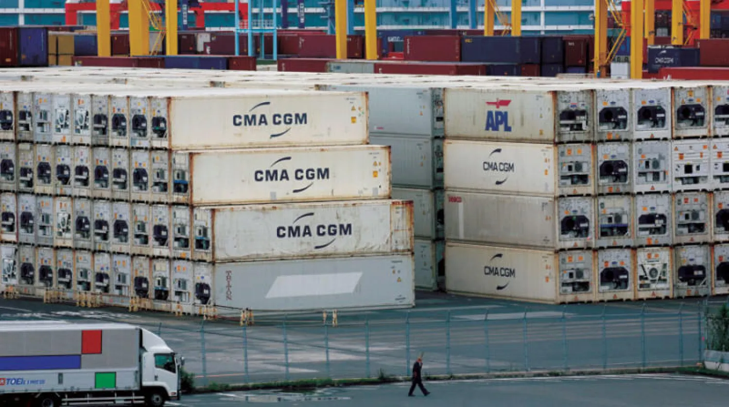 حاويات في ميناء بيوكوهاما جنوب طوكيو (أ.ب)