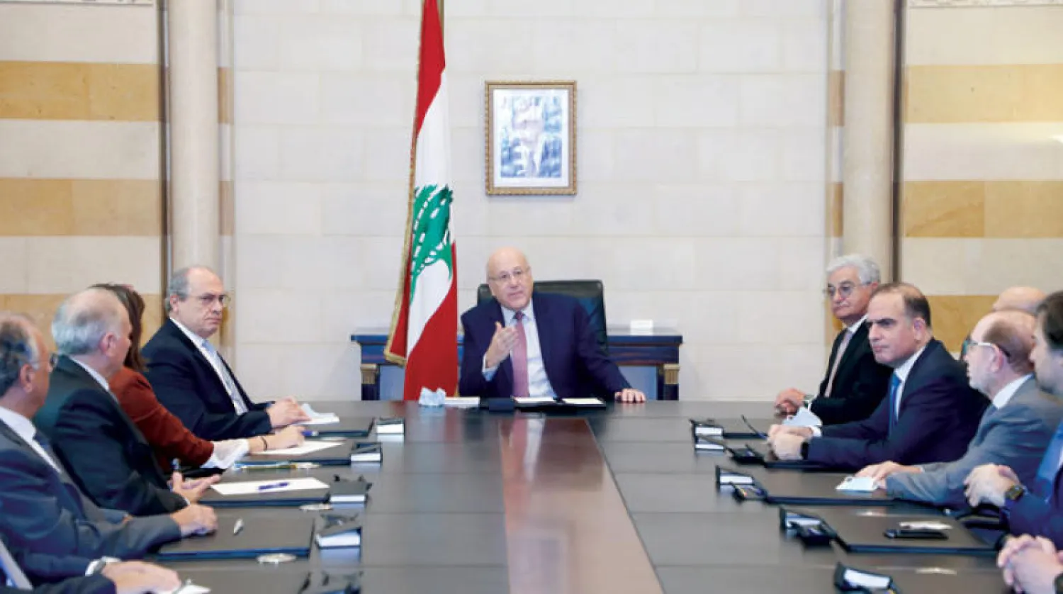 الرئيس نجيب ميقاتي مجتمعاً مع وفد جمعية المصارف (دالاتي ونهرا)