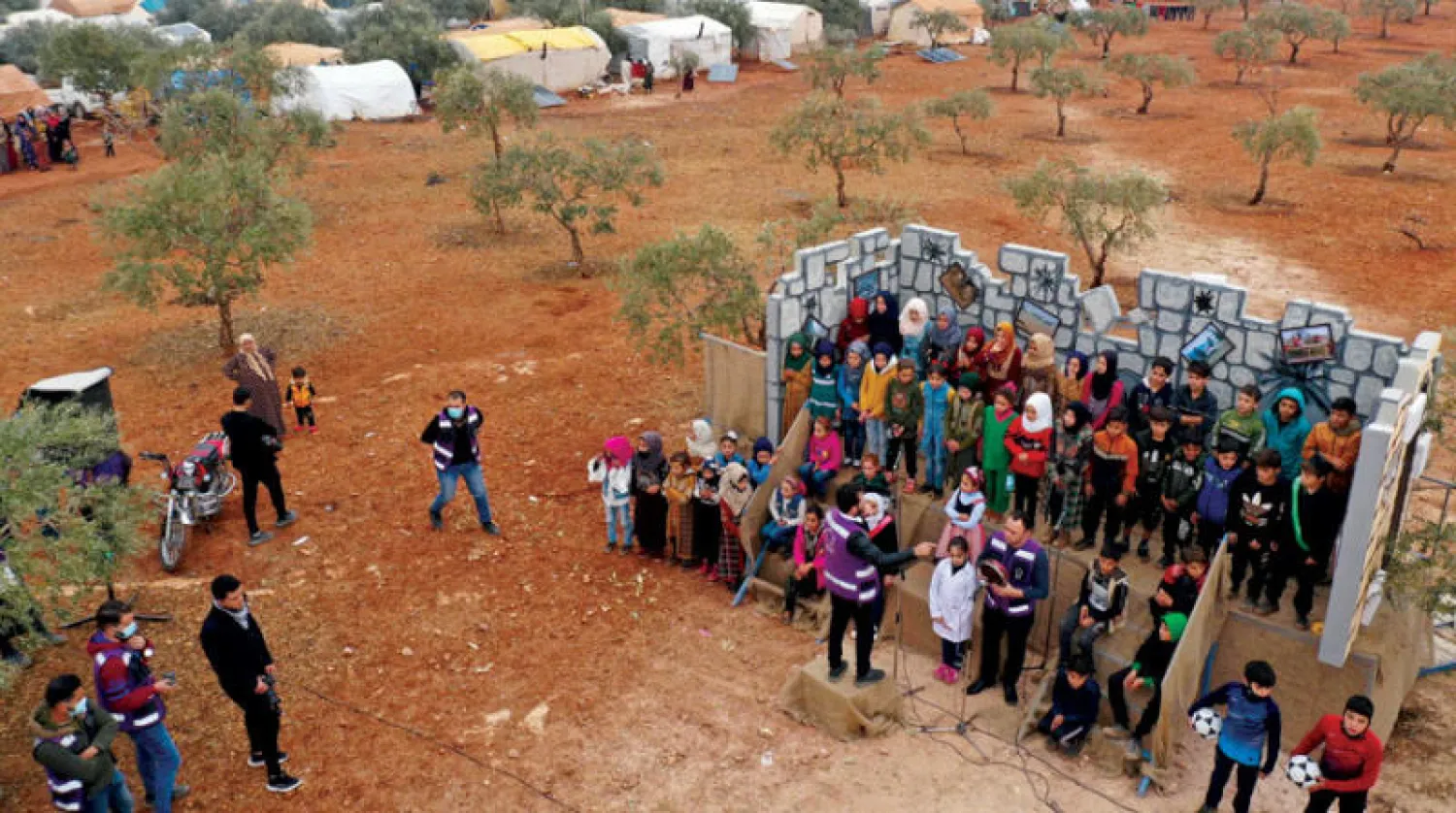 أطفال إدلب يغنون احتفالاً بيوم الطفولة العالمي السبت الماضي (أ.ف.ب)