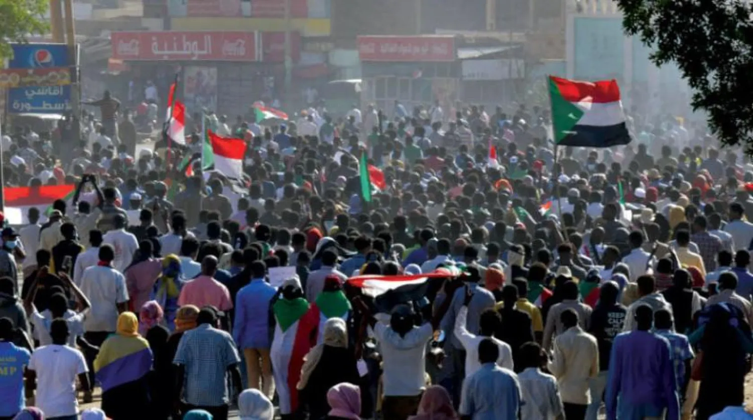 Omdurman'da kentindeki gösterilerin bir kısmı (AFP)
