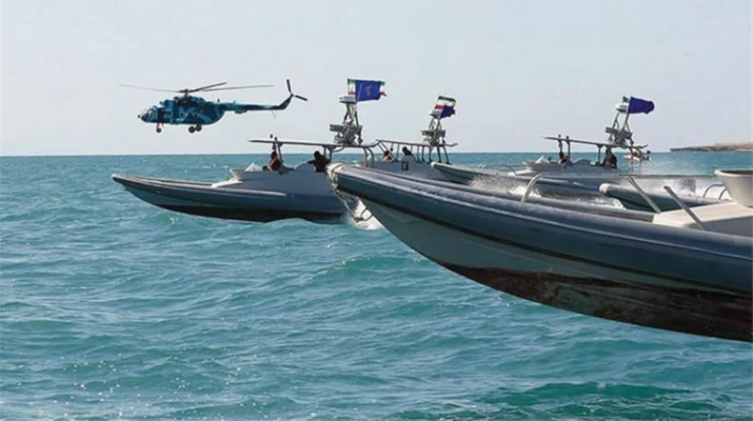 Devrim Muhafızları’na ait botlar ve helikopterler Körfez’deki askeri tatbikat sırasında (Tansim)