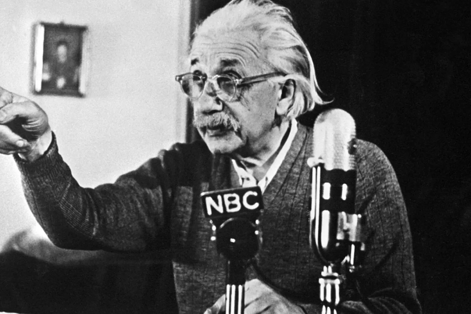 Görelilik teorisi ve kuantum mekaniği çalışmalarıyla bilinen Albert Einstein, 1921'de Nobel Fizik Ödülü'nü kazanmıştı (AFP)