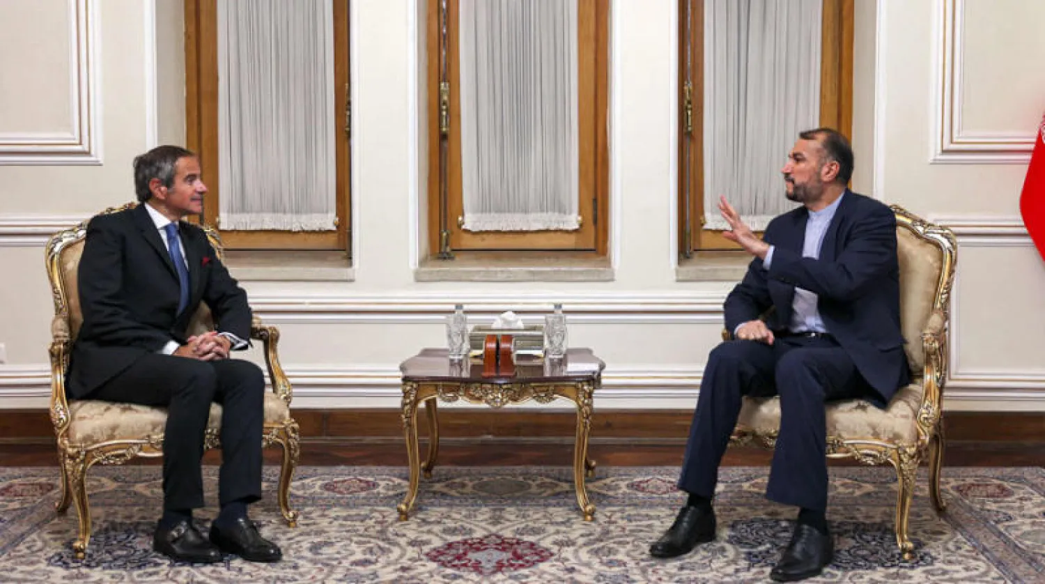 عبد اللهيان يتحدث إلى غروسي في طهران أمس (أ.ف.ب)