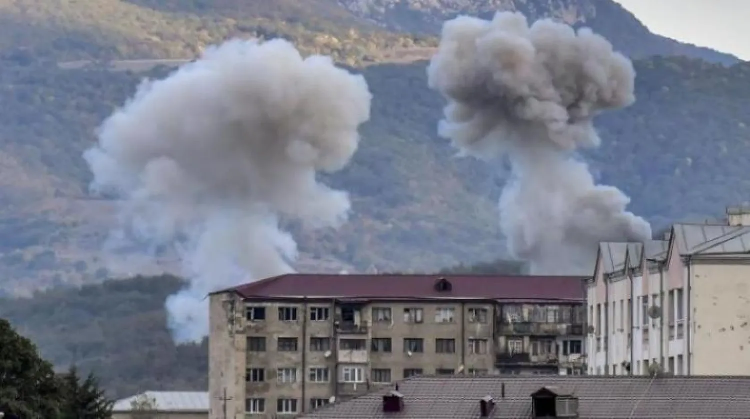 Dağlık Karabağ bölgesinde yaşanan çatışma sırasında Azerbaycan’dan gelen topçu atışı sonrasında yükselen dumanlar (AFP Arşiv)
