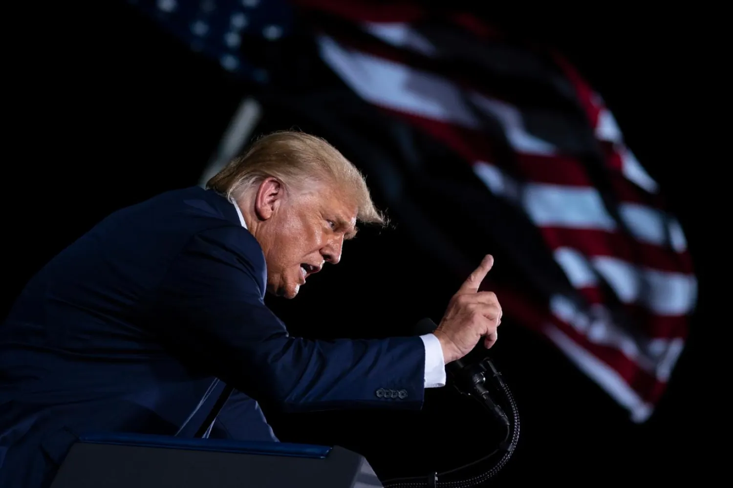 Donald Trump 2024 seçimlerinde yeniden ABD başkanlığına aday olma sinyalleri veriyor (AP)