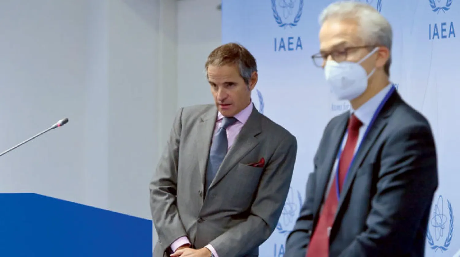 صورة نشرها موقع «الطاقة الذرية» من مؤتمر صحافي لمديرها العام رافاييل غروسي في فيينا أمس