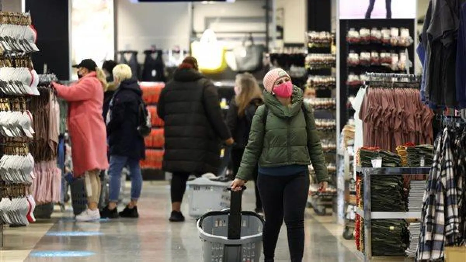 معهد: التضخم وكورونا يقوضان معنويات المستهلكين بألمانيا