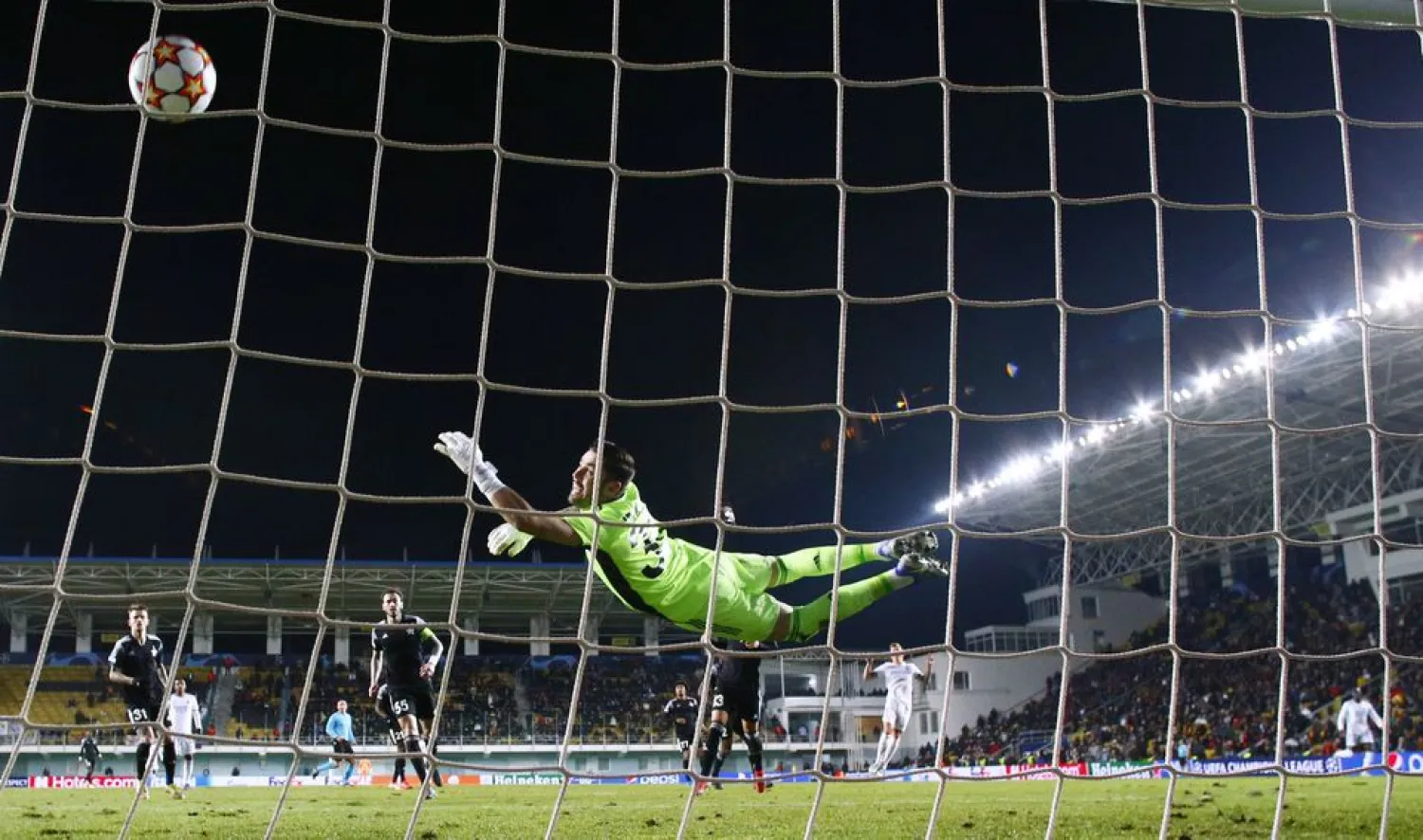 Soccer Football - Champions League - Group D - Sheriff Tiraspol v Real Madrid - Bolshaya Sportivnaya Arena, Tiraspol, Moldova - November 24, 2021 Real Madrid's Toni Kroos scores their second goal as Sheriff Tiraspol's Georgios Athanasiadis attempts save REUTERS/Gleb Garanich