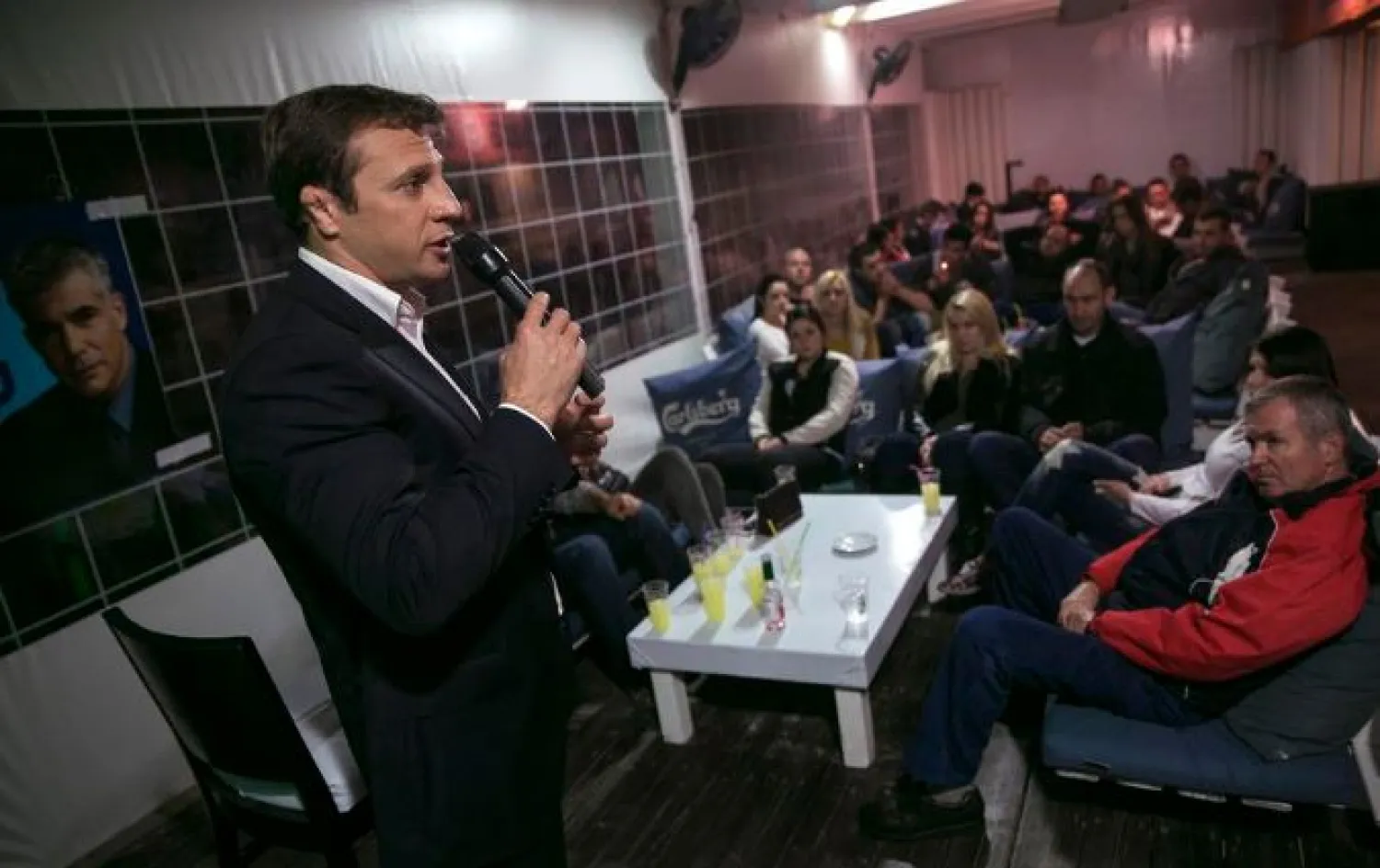 Yoel Razvozov, a lawmaker of the centrist Yesh Atid party, addresses Russian-speaking Israelis as he campaigns in a pub in Bat Yam, south of Tel Aviv February 8, 2015. REUTERS/Baz Ratner

