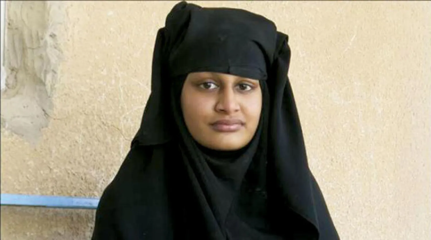 شميمة بيغوم في معسكر اعتقال بشمال شرقي سوريا (أ.ف.ب)