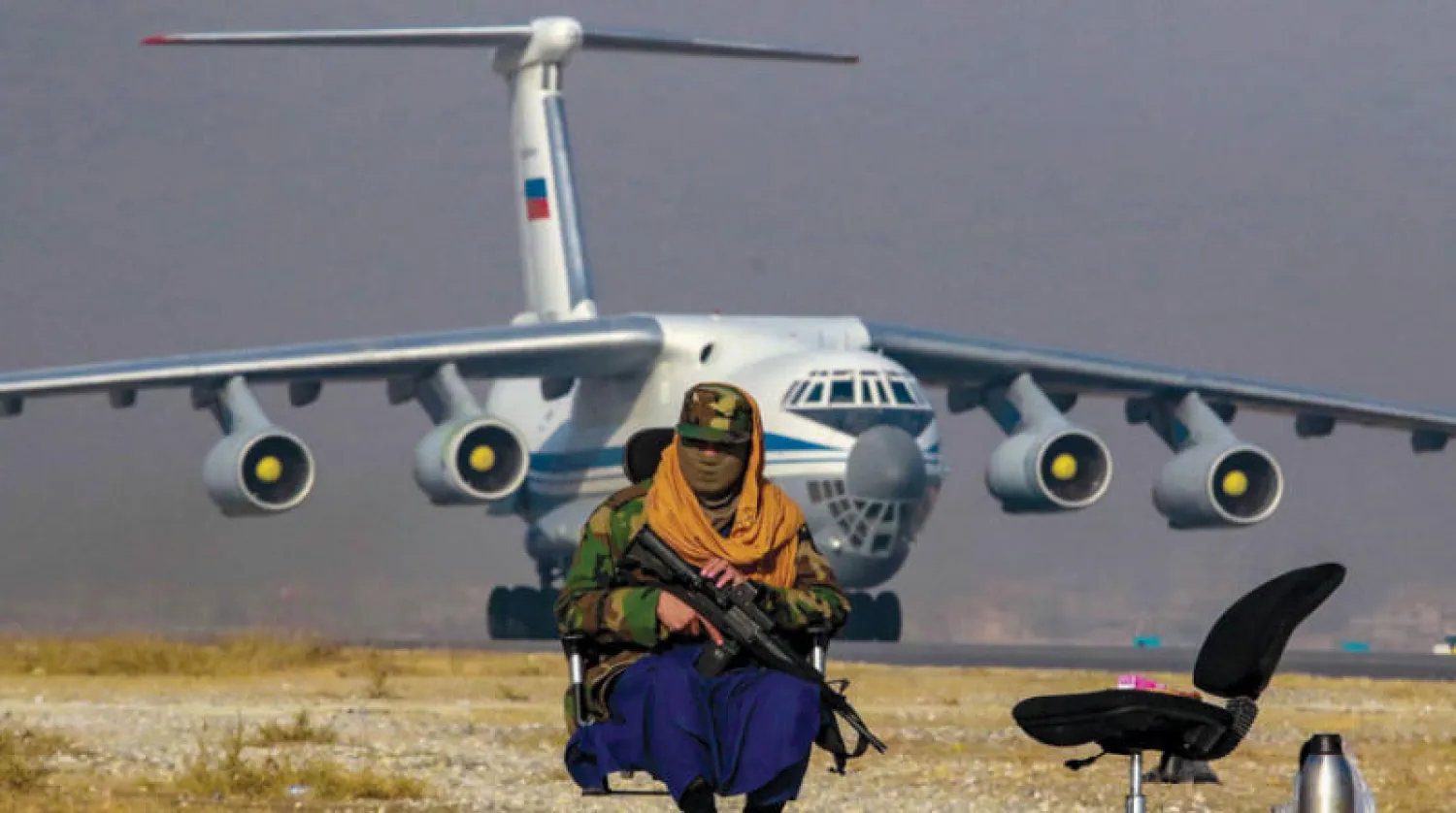 طائرة في مطار كابل الدولي توصل المساعدات الإنسانية (إ.ب.أ)