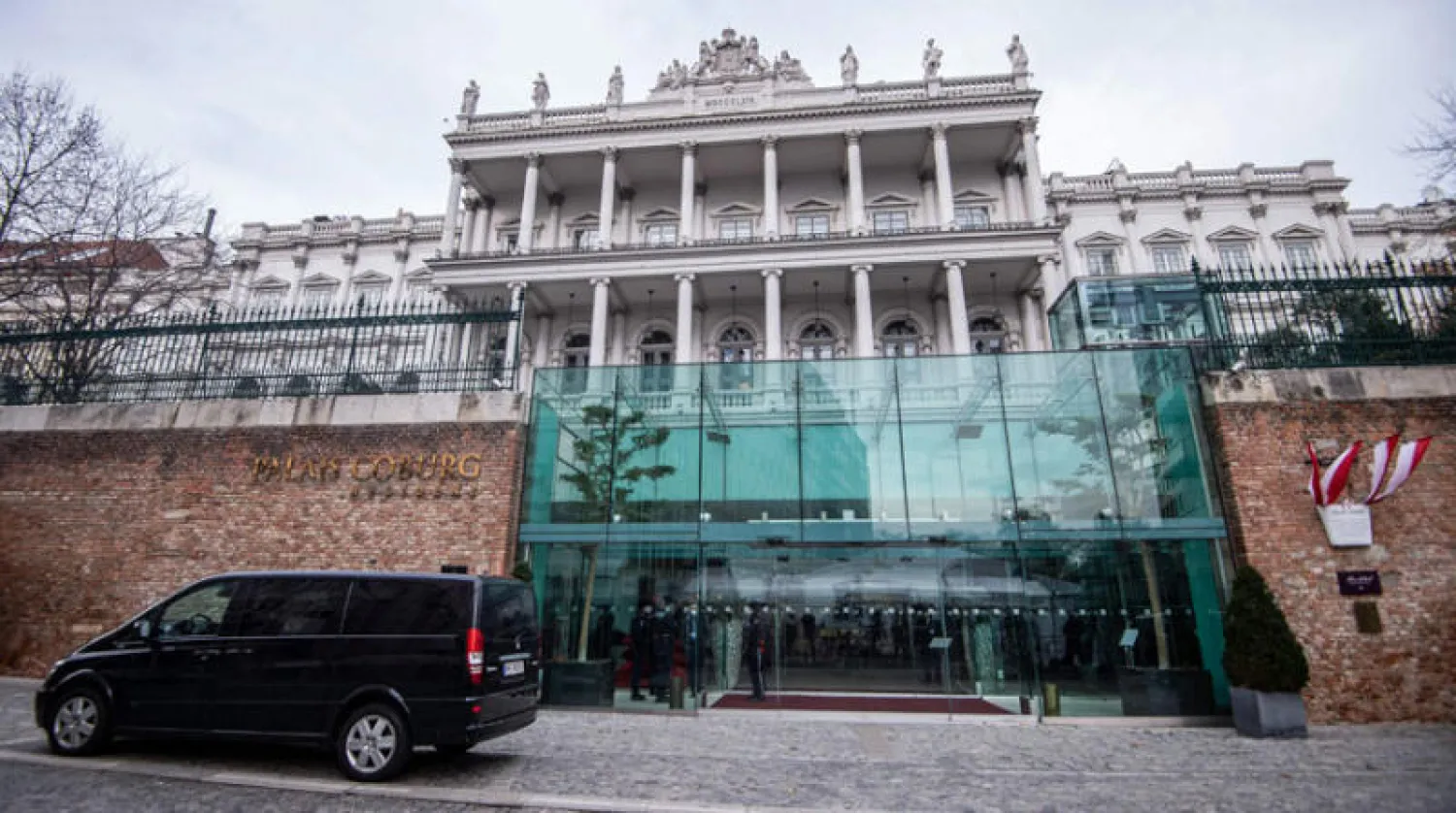 عادت القوى الكبرى وإيران إلى طاولة المفاوضات في قصر كوبورغ الذي شهد ولادة اتفاق فيينا لعام 2015 (أ.ف.ب)