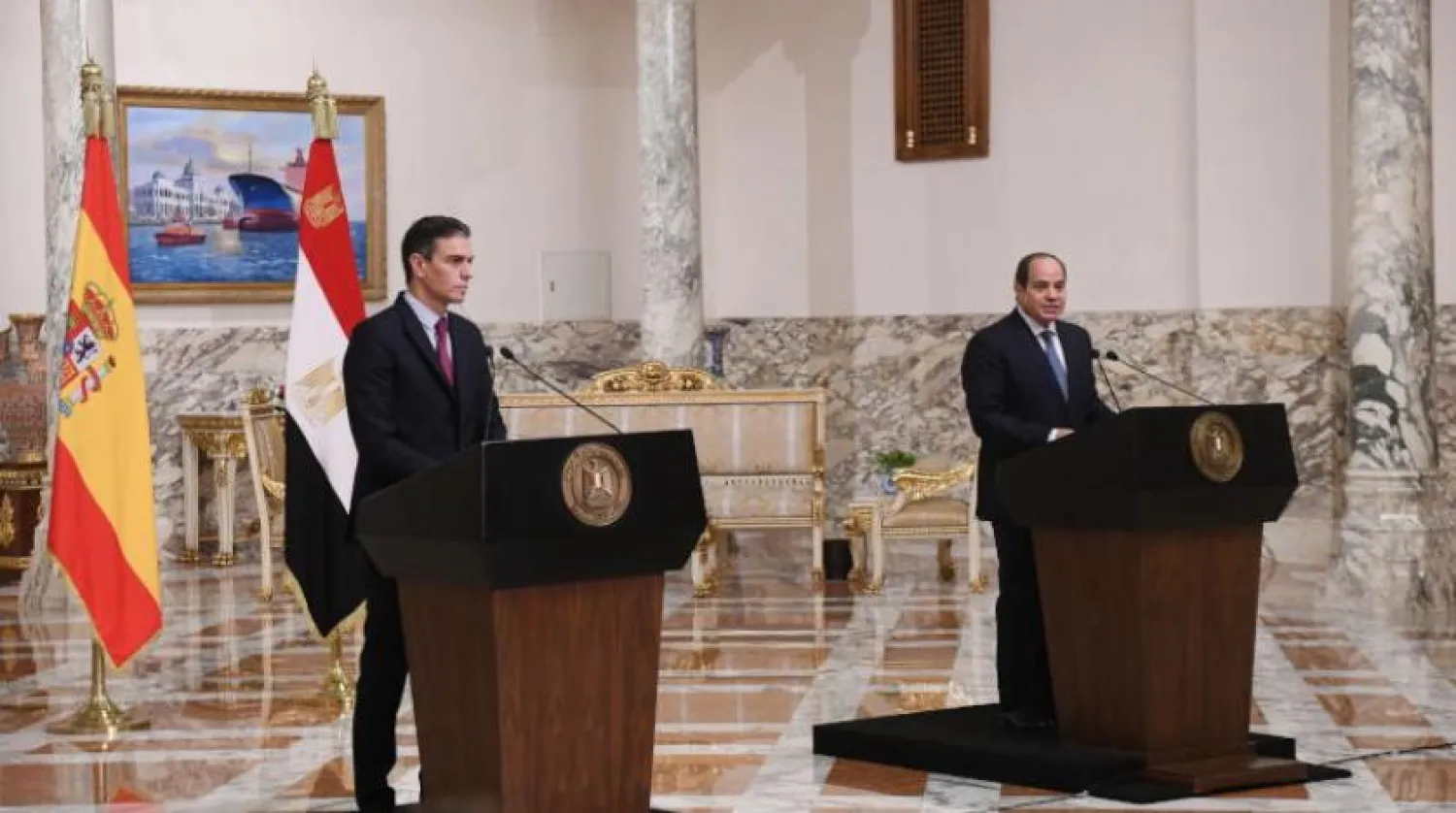Mısır Cumhurbaşkanı Abdulfettah es-Sisi, İspanya Başbakanı Pedro Sanchez ile Kahire’de düzenlediği basın konferansında (EPA)