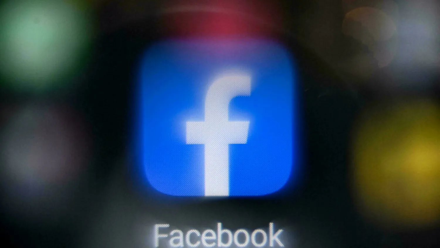 Facebook takes aim at anti-Covid vaccine campaign harassing doctors and journalists. Kirill KUDRYAVTSEV AFP
