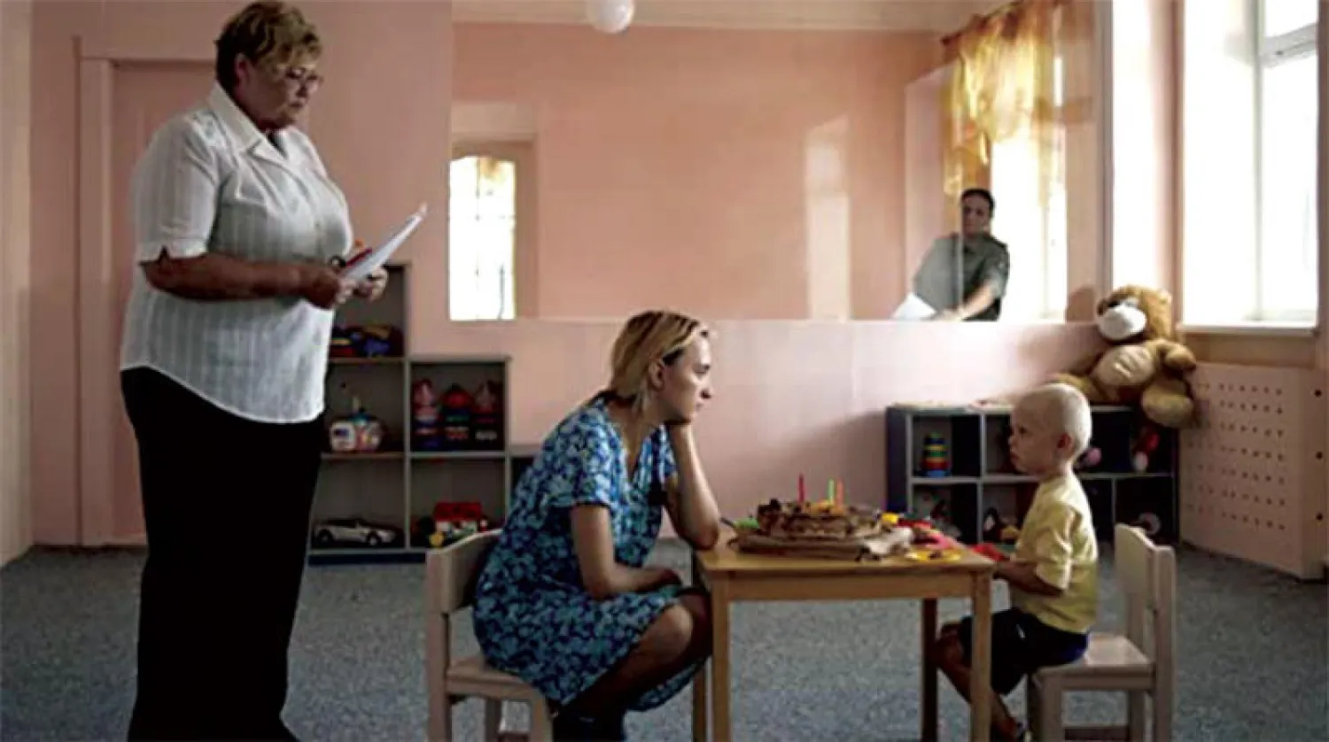 نساء سجينات في «107 أمهات»