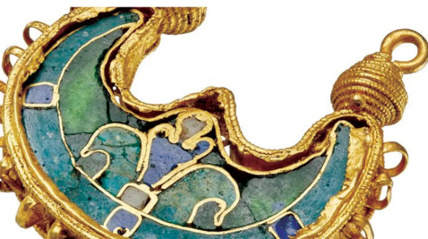 قرط ذهبي نادر يعود للقرن الـ11 يفترض أنّه من الشرق الأوسط (د.ب.أ)