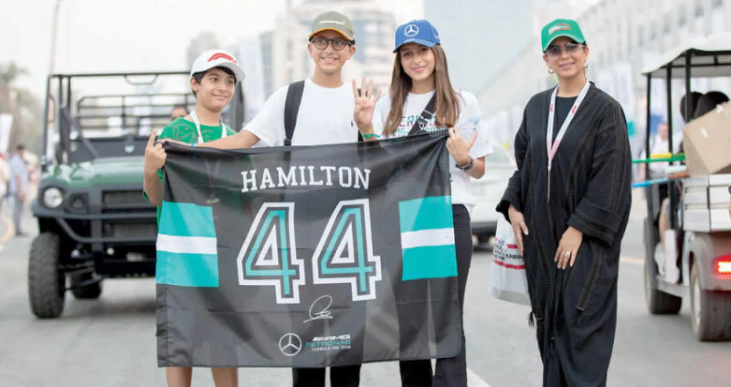 مشجعون من جميع الجنسيات شهدوا سباق الفورمولا في جدة (تصوير: عدنان مهدلي)