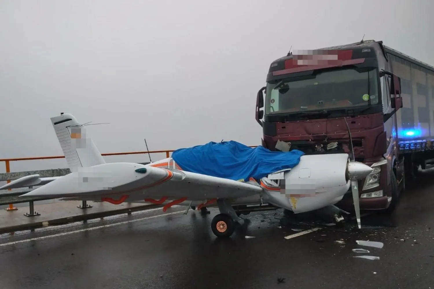 Öğlen saatlerinde yaşanan kazada köprü yolu 18.00 civarına kadar ulaşıma kapatıldı (Polizeidirektion Pirmasens)