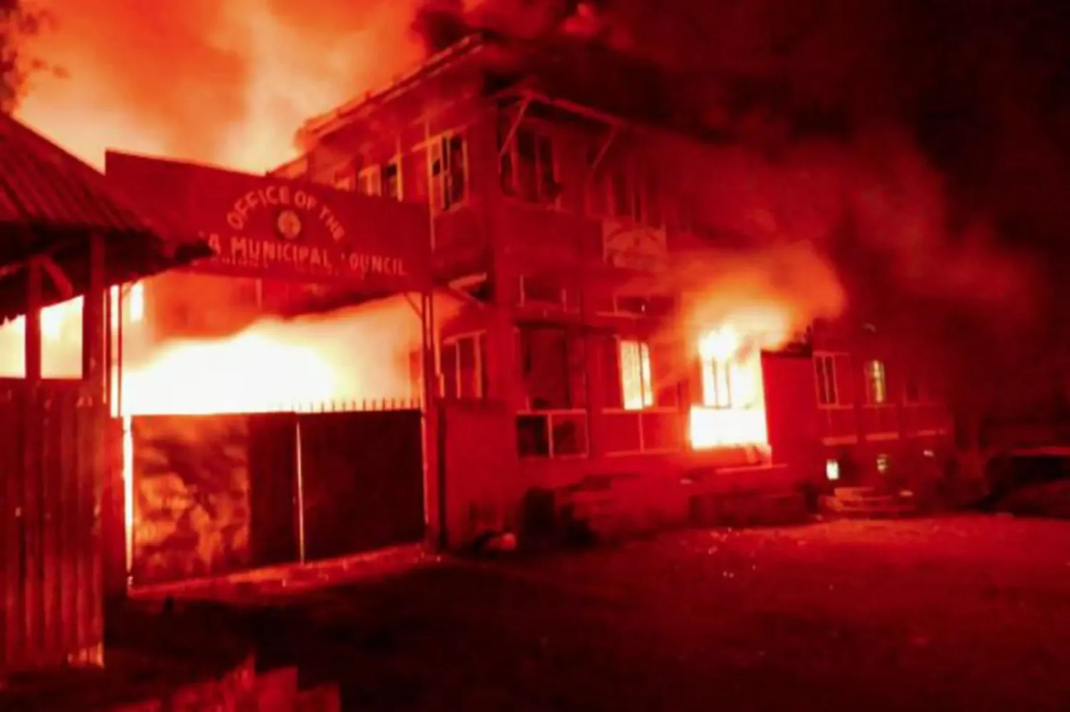 Hindistan'da askerler, en az 30 madenciyi taşıyan kamyonu isyancılara ait sanıp saldırdı. Myanmar sınırına yakın bölgede yaşanan olayın ardından halk tepki gösterdi (PTI)