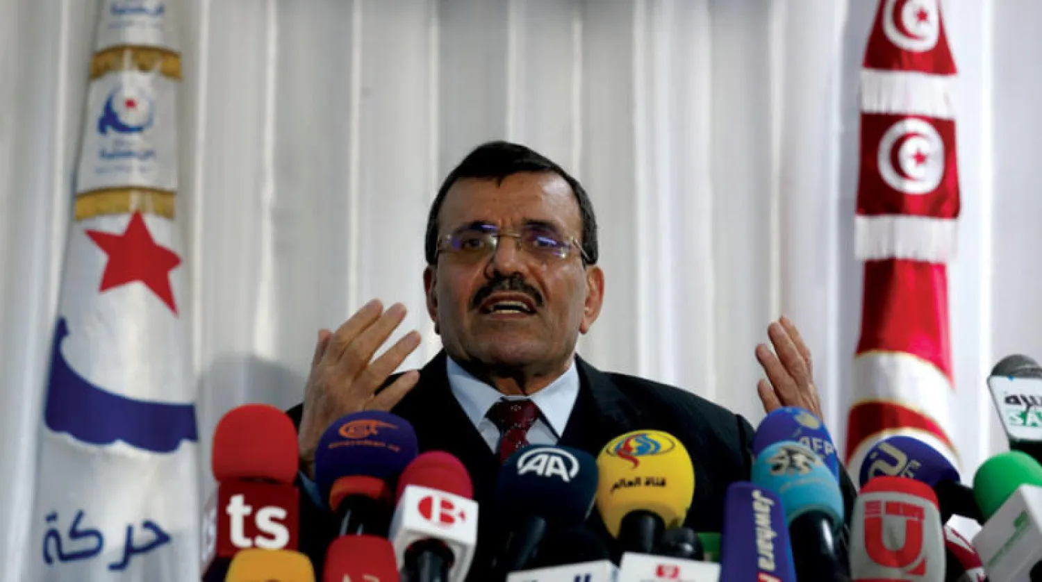 نائب رئيس «حركة النهضة» التونسية علي العريض خلال المؤتمر الصحافي في تونس أمس (إ.ب.أ)