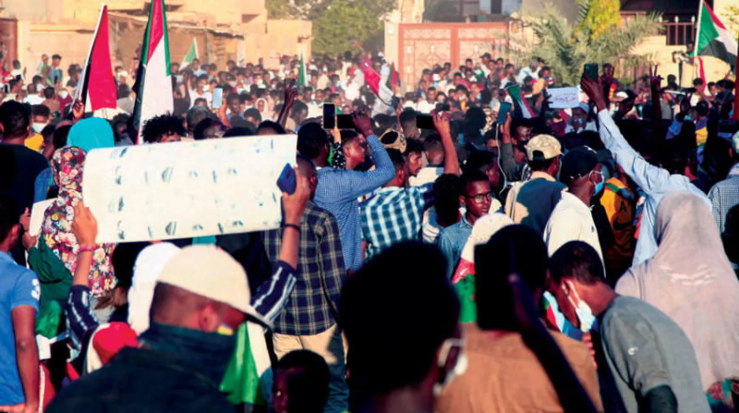 جانب من مظاهرات شارع «الستين» في الخرطوم أمس (أ.ف.ب)