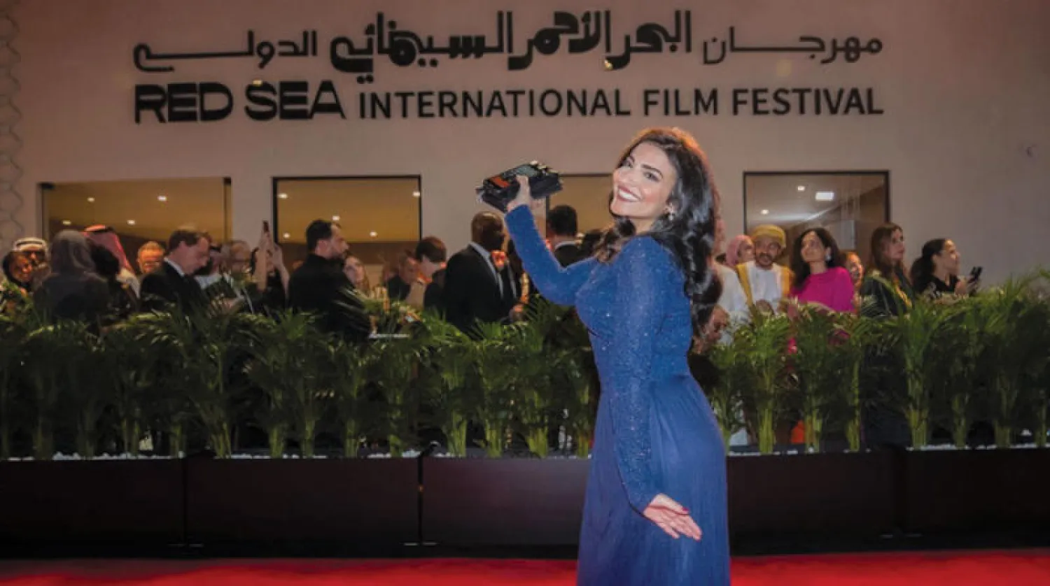 جانب من حفل افتتاح مهرجان البحر الأحمر السينمائي في جدة أمس (تصوير: عبد الله الفالح)