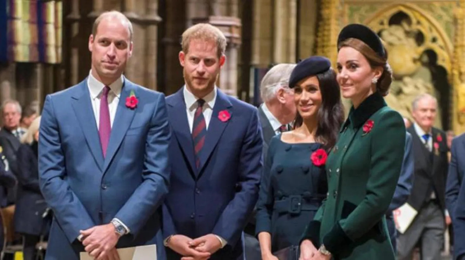 الأمير البريطاني ويليام وزوجته كيت ميدلتون برفقة الأمير هاري وزوجته ميغان ماركل (أرشيفية - رويترز)