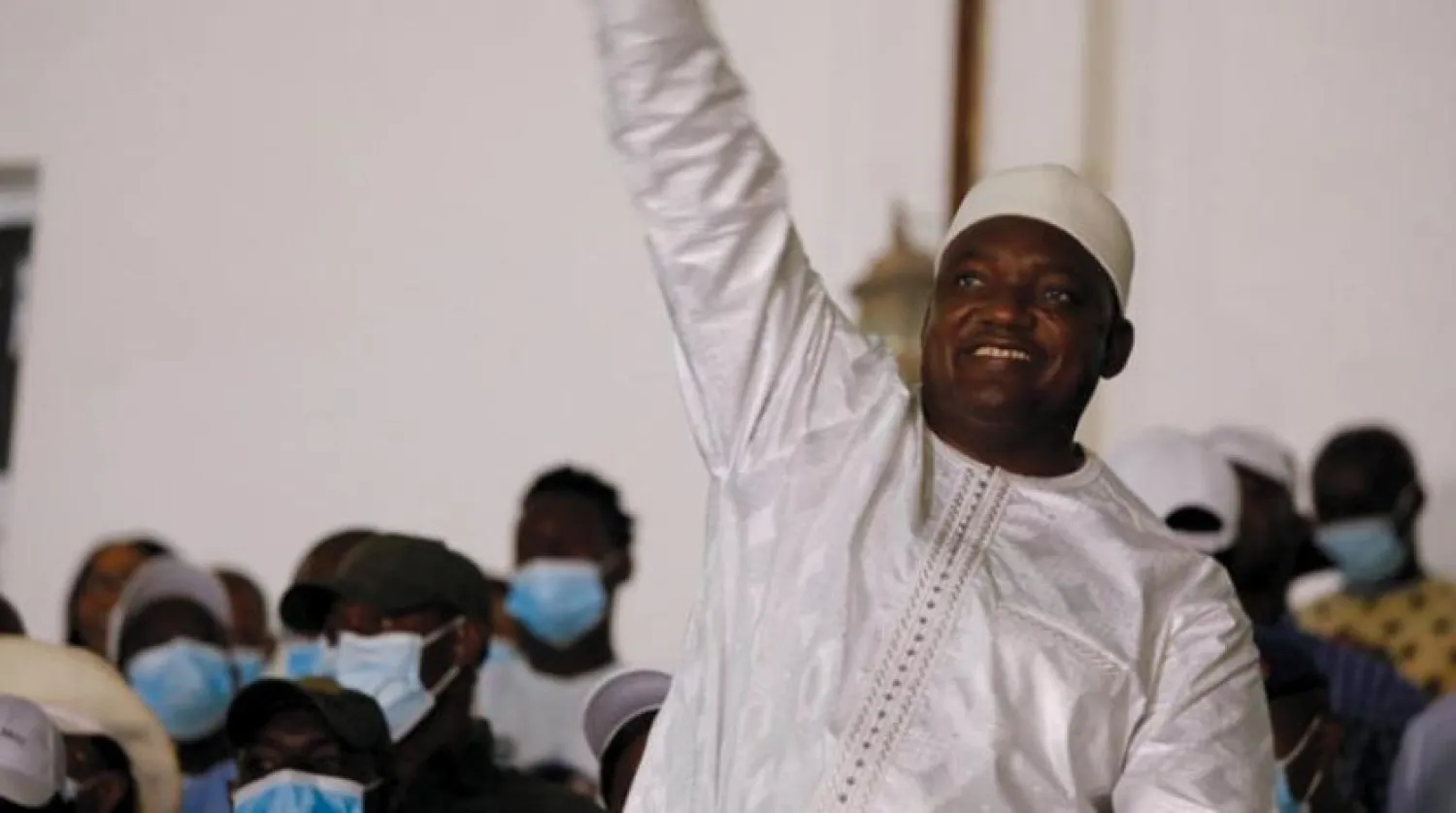 Mevcut Gambiya Devlet Başkanı Adama Barrow, cumhurbaşkanlığı seçimlerinde ezici çoğunluğu kazandı (Reuters)
