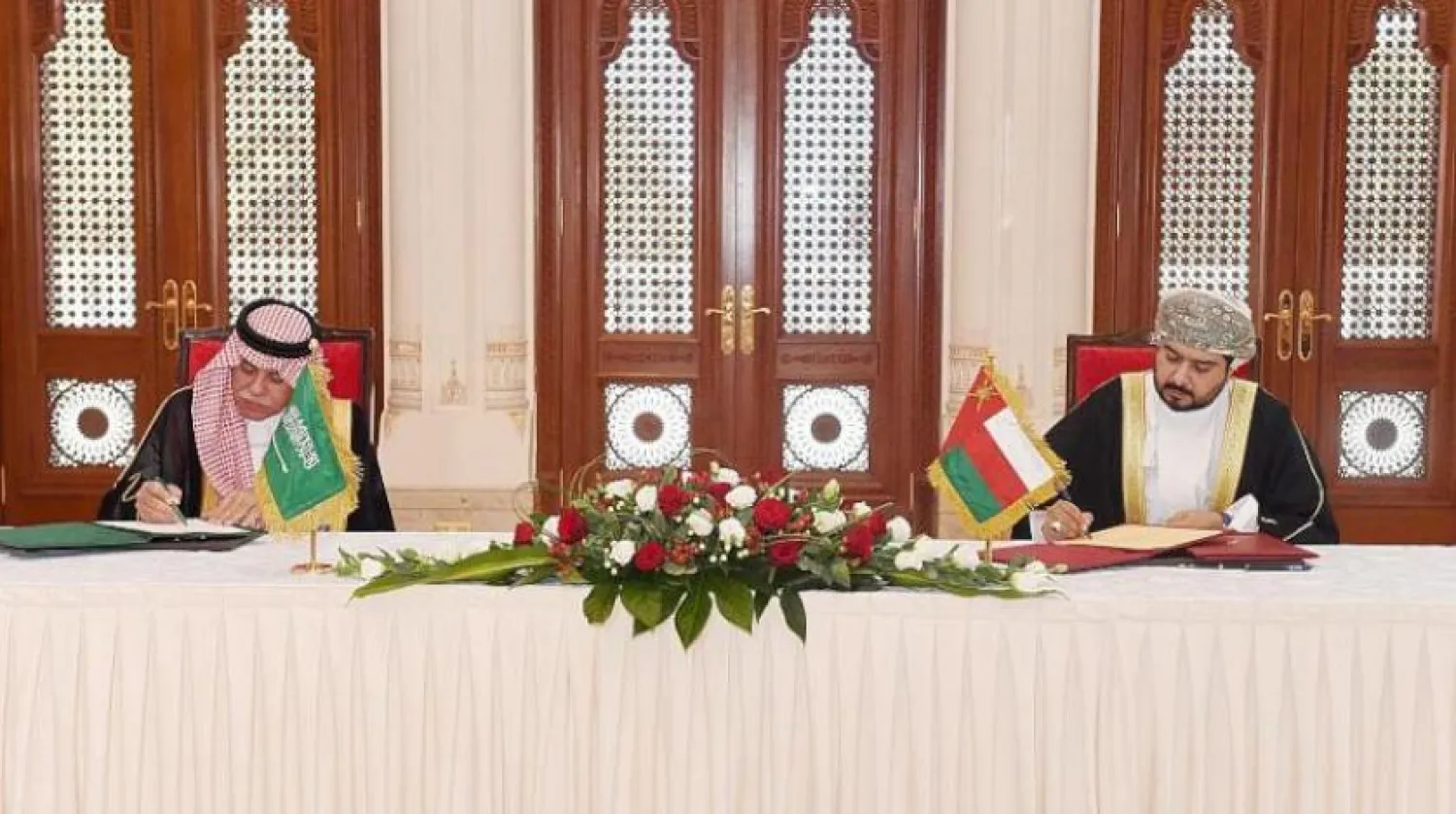  The Kingdom of Saudi Arabia and the Sultanate of Oman have signed five memorandums of understanding in the commercial and media fields - SPA